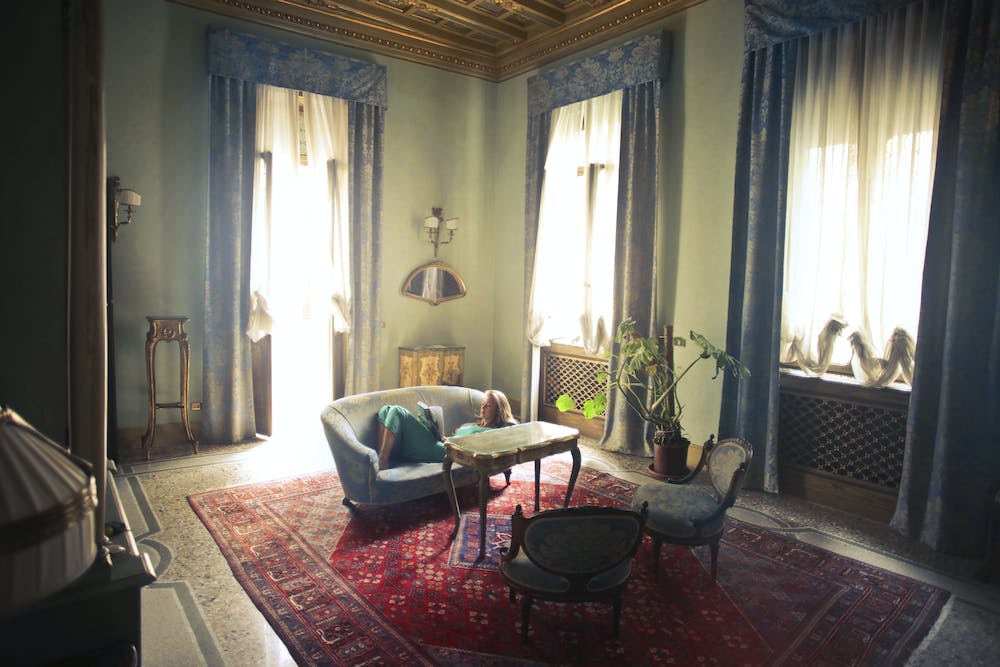 5 Tips for Creating a Cozy Reading Nook in Your Home Decor
