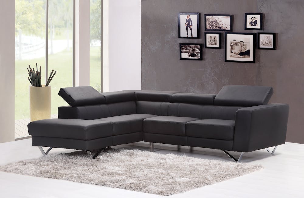 The Benefits of a Minimalist Home Organization Approach