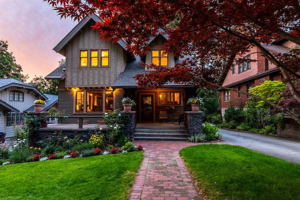The Pros and Cons of Getting a Fixed-Rate Mortgage