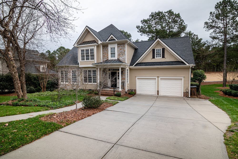 The Pros and Cons of Getting a Fixed-Rate Mortgage