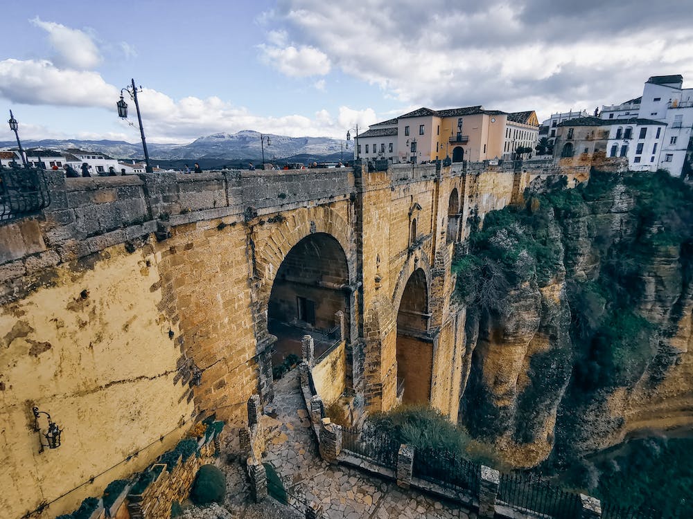 The Pros and Cons of Getting a Bridge Loan