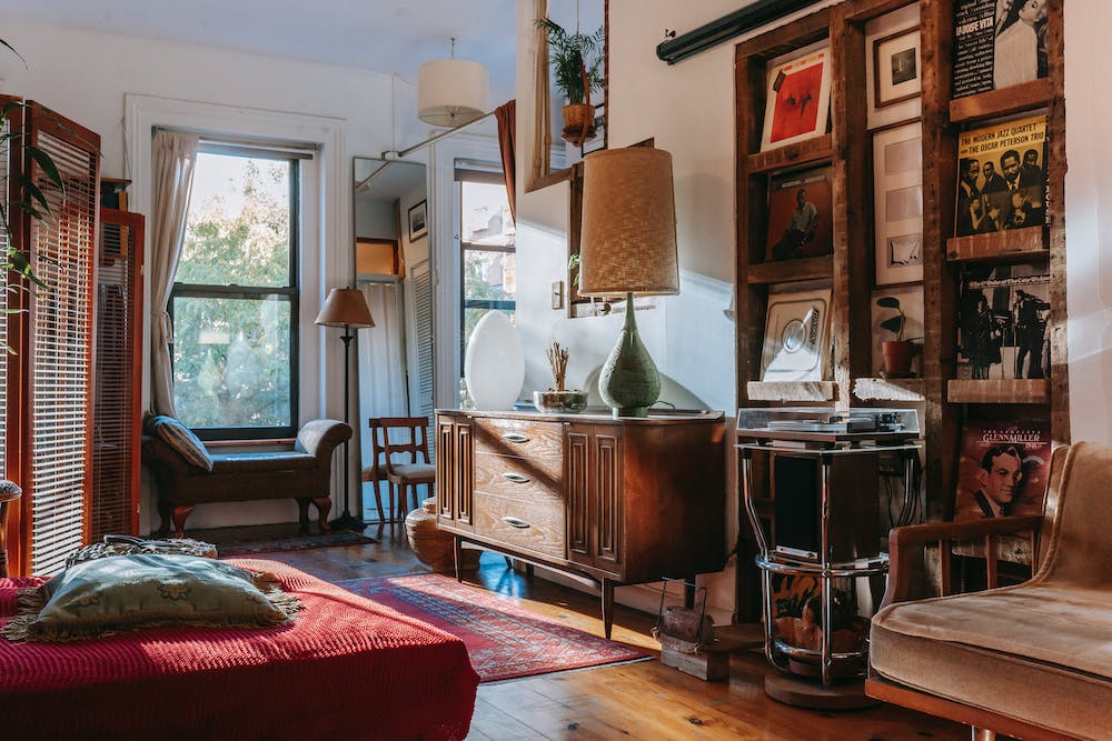 How to Mix Old and New Home Decor Pieces
