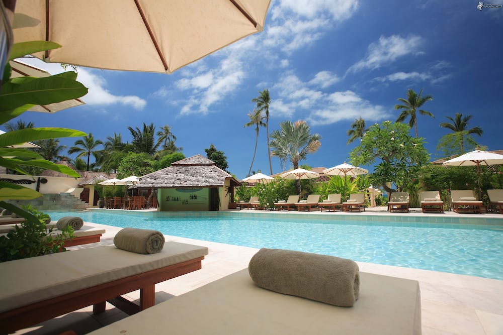 The Benefits of Buying a Home with a Swimming Pool