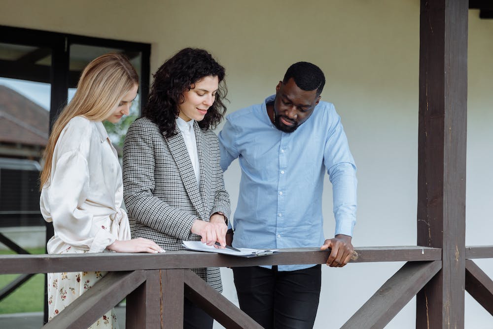 The Pros and Cons of Selling Your Home Without an Agent